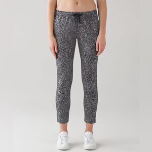 Lululemon Sz 4 Jet Pants Power Luxtreme Jacquard Black White
